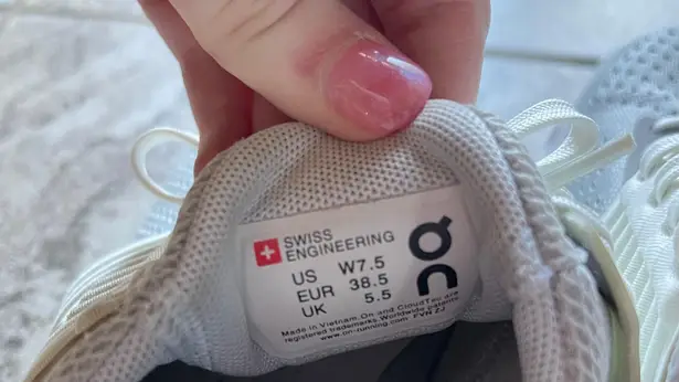 on cloud Cloudswift Running Shoes