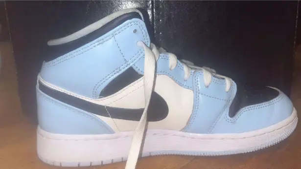 Air Jordans 1 Mid GS Ice Blue / Black / Sail