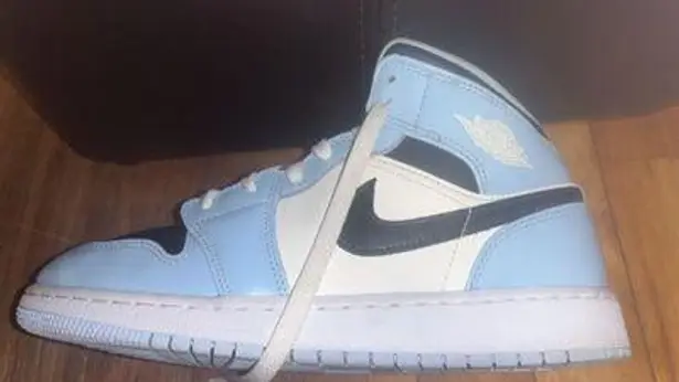 Air Jordans 1 Mid GS Ice Blue / Black / Sail