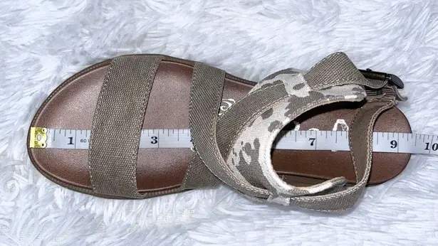 Very G Jayla Tan Cow Print Sandals 6.5 NWOT