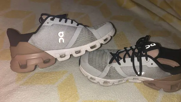 on cloud Running Shoes