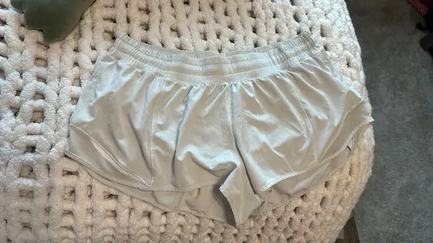 Lululemon White Hotty Hot 2.5” Shorts