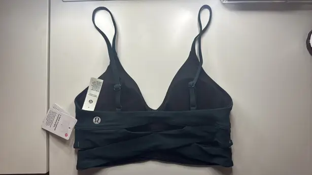 Lululemon  V-Neck Crossover Underband Bra