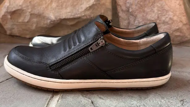 Taos Zipward Slip On Sneaker in Black Leather Orthotic Cushioned Size 8.5