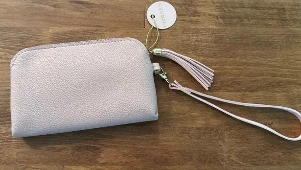 “Heather” Wristlet Clutch Pouch NWT Heather Engraved Pink