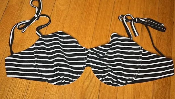 Abercrombie & Fitch NWT  Curve Love Black & White Striped Bikini Top - Image 5