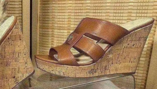 Guess “Eadra” Wedges, Size: 9.5 👡