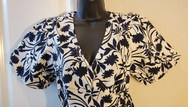 Old Navy NWT  Women's Wrap Cotton Blouse Puff Sleeves and Defined Waist Size S