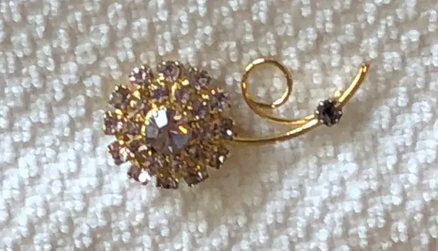 Stunning Vintage Sparkly Flower Brooch W Purple Rhinestones