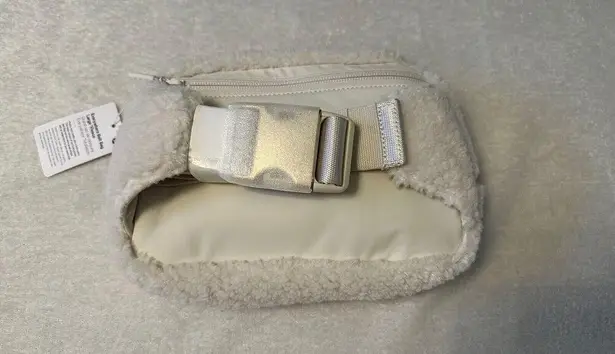 Lululemon  Everywhere Belt Bag Large 2L White Opal & Gold Plush Fleece NWT