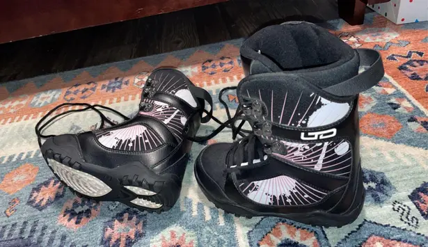 Snowboard Boots Black Size 6