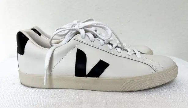 VEJA Esplar Sneakers in Black & White