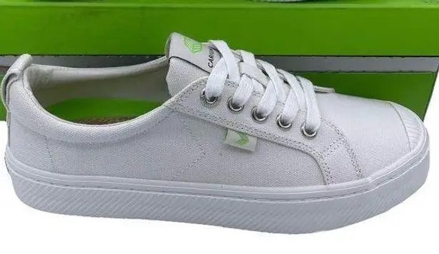 Cariuma unisex oca low off white canvas sneakers Size 6.5Women 5Mens