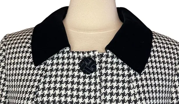 Tahari  Velvet Collared Houndstooth Blazer