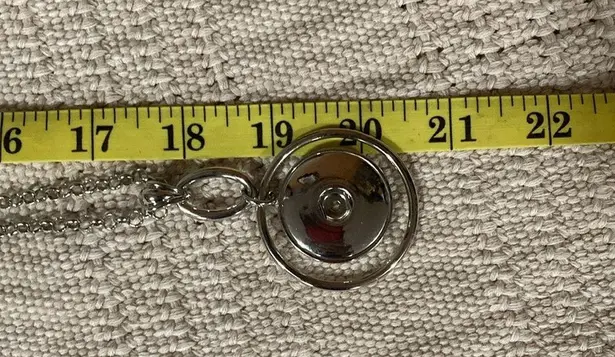 Magnolia and Vine large (30mm) snap pendant with 2 snaps Silver