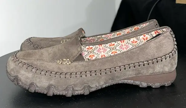 Skechers  relaxed fit memory foam shoes - Image 1