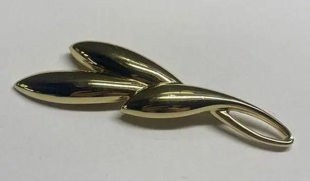 Trifari Vintage Signed Costume Brooch Pin Gold Tone