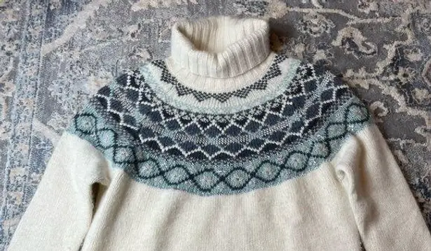 Valerie Stevens Women's Cream and Gray Turtleneck Sweater