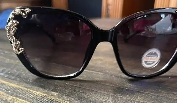 Boutique Black and Gold Roses Oversized Sunglasses with Gradient Lenses