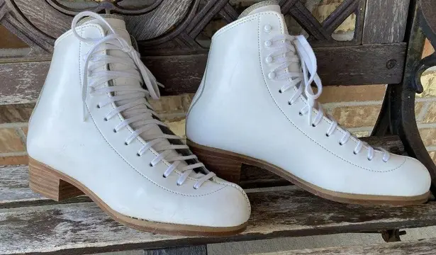 GAM 0884 Ice Figure Skate Boots Made in Canada Size 7