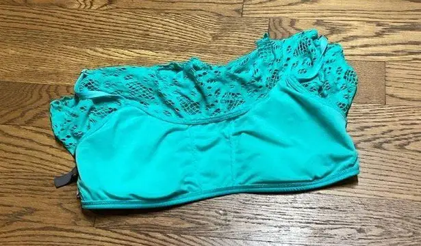 Kenneth Cole crocheted overlay bikini top. Light teal green. Size XL Green