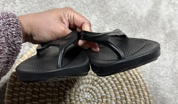 Oofos OOlala Sandal Flip Flops Thongs Lightweight Recovery Footwear in Black 7