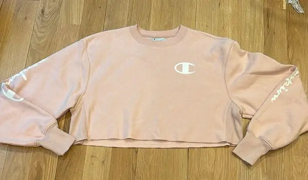 Champion  Women’s Sweatshirt Cropped Pink Crewneck Pullover Size Medium