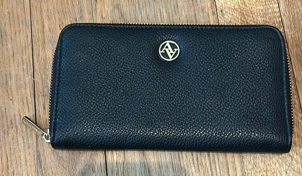 Adrienne Vittadini  Black Wallet‎ thumbnail 1