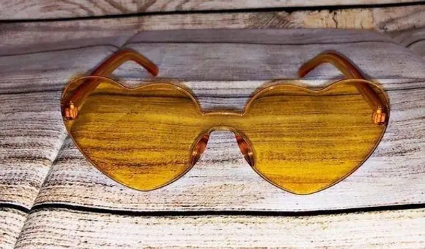 Heart shaped yellow Fashion sunglasses