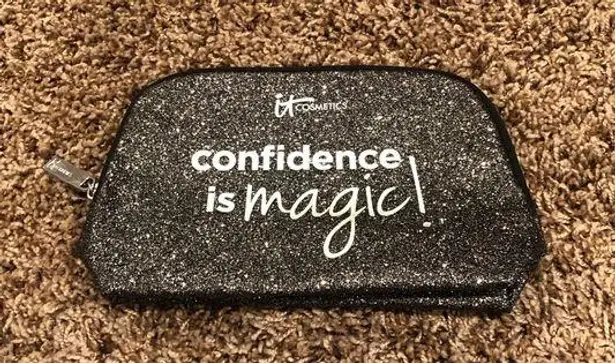 It Cosmetics Makeup Bag