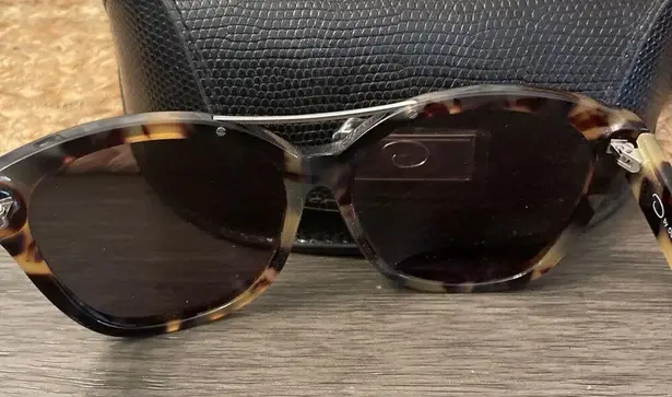 Oscar de la Renta Tortoise Brown Sunglasses With Case Women’s