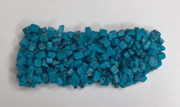 Women’s Turquoise Colored Chip/Stones Stretch Cuff Bracelet EUC OS