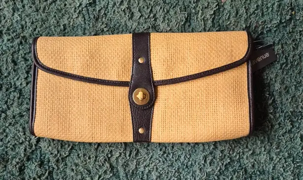 Avenue Wisker Cluth Bag NWT