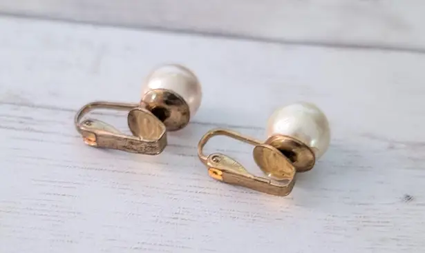 Vintage Clip On Earrings Faux Pearl Mismatched? 3/8"