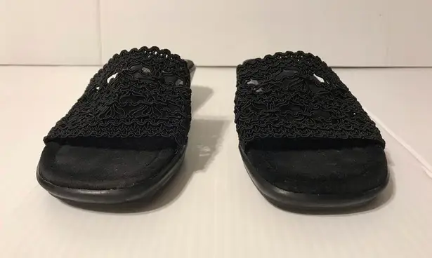 Mootsies Tootsies black slip-on wedge sandals women fits size 7 / 7.5