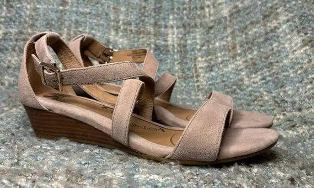 Soft Innis Strappy Wedge Heeled Sandals in Baywater Suede Size undefined