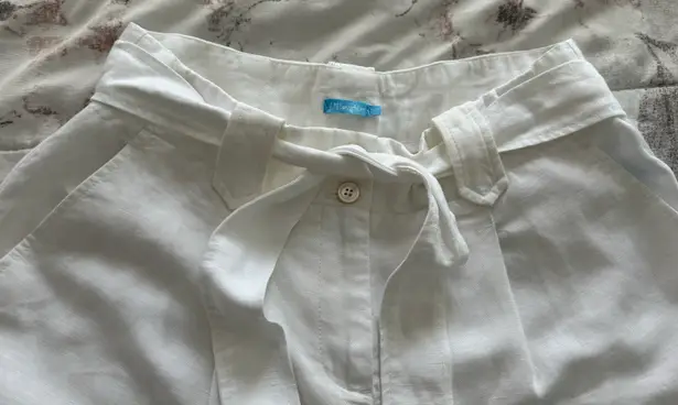 J. McLaughlin NWOT  White Linen Blend Belted High Rise Shorts with Pockets, size 6