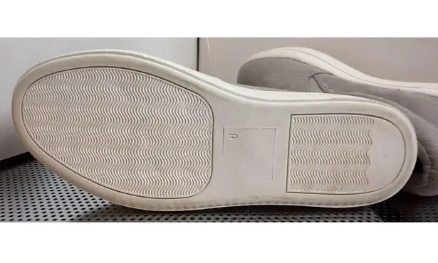 Soda Women's Gray Suede Slip-On Sneakers Shoes Size 6