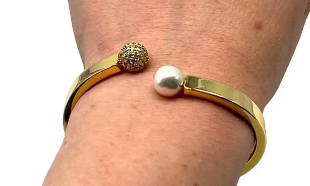 NEW REAL SIMPLE fashion gold bracelet with a pearl and mesh ball at each end