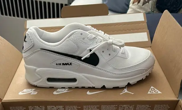 Nike Air Max 90 Sneakers