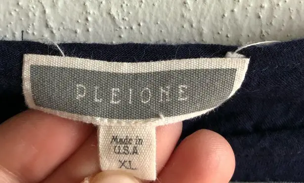 Pleione Tee Striped Navy Blue & White Zipper at Shoulders Top Scoop Neck XL EUC