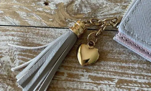 Forever Sunny đ¤Cute Wallet/Clutch, Heart Charm & Tasselđ¤NWOT