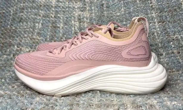 APL : Athletic Propulsion Labs Streamline Sneakers in Rose Dust/Champagne/White