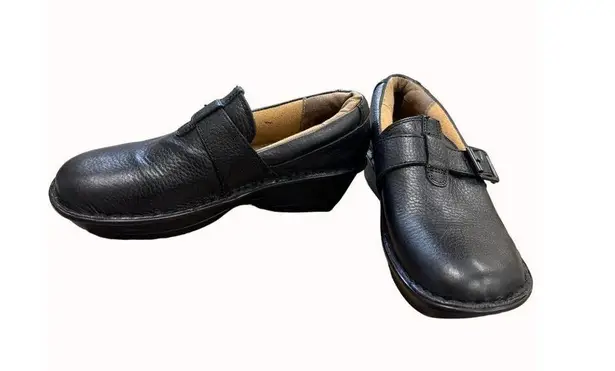 Nurse Mates pillow top women’s leather clog shoes 7M SKU 6274