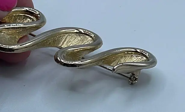 Monet Vintage  wave brooch.