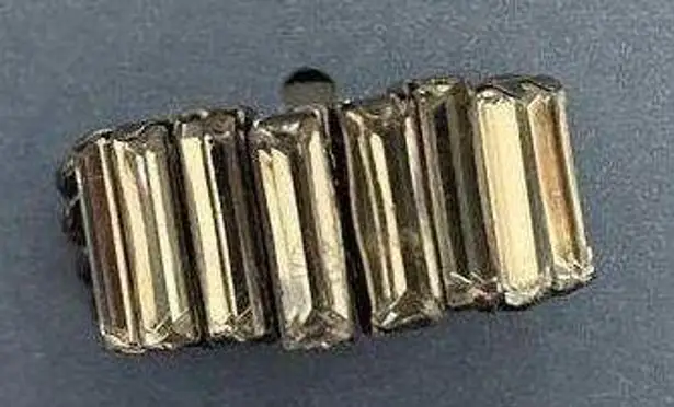 NWT Vera Wang Simply Vera Crystal Chain Ring Silver