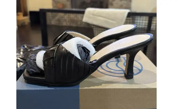 Journee Collection Signature Womens Genuine Leather Juliette Pleated Kitten Heel