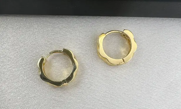 15mm Classic Rhombus Texture Gold Hoop Earrings for Women