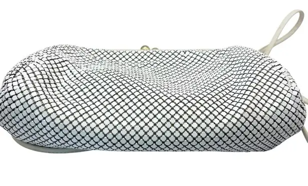 Whiting & Davis Vintage White Mesh Hand Bag Purse Kiss Closure, Shoulder Strap