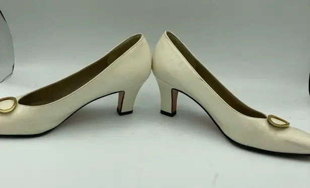 Salvatore Ferragamo Vintage 90s kitten Heels gold ring IVORY dress shoes ITALY